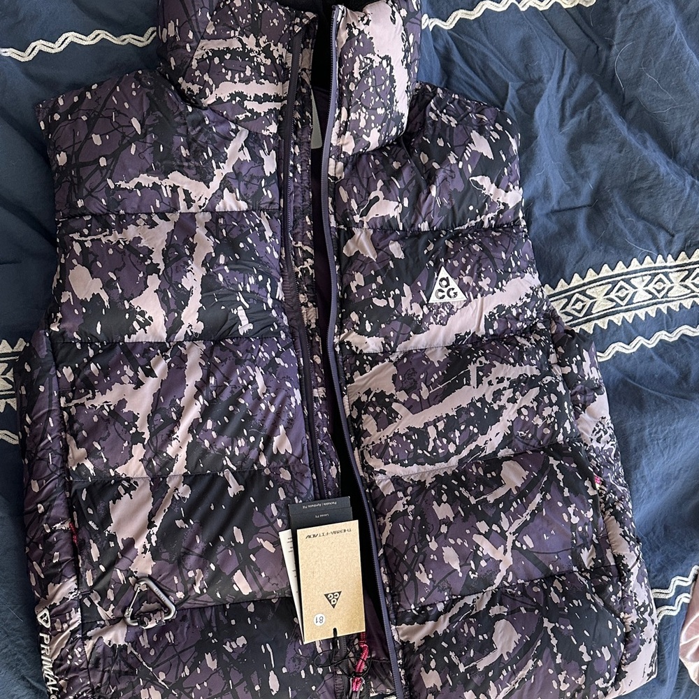 Nike ACG Camouflage Puffer Vest in Purple and Black
